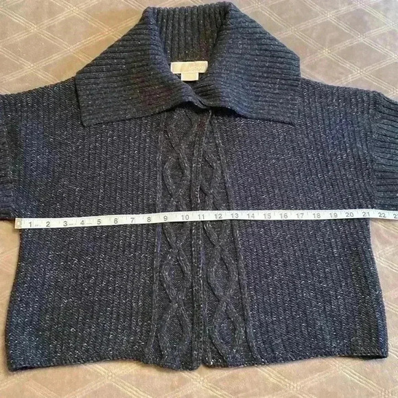 Michael Kors Gray Cropped, Short Sleeve, Cardigan in Size Large. - Picture 9 of 13